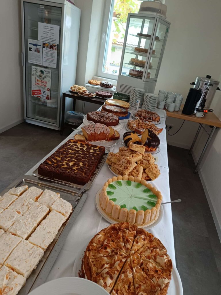 Kuchenverkauf anlässlich Weinfest 2025 für den Förderverein der Kinder- und Jugendchöre St. Cosmas und Damian Gau-Algesheim e.V. Kuchenverkauf anlässlich Weinfest 2025 für den Förderverein der Kinder- und Jugendchöre St. Cosmas und Damian Gau-Algesheim e.V.